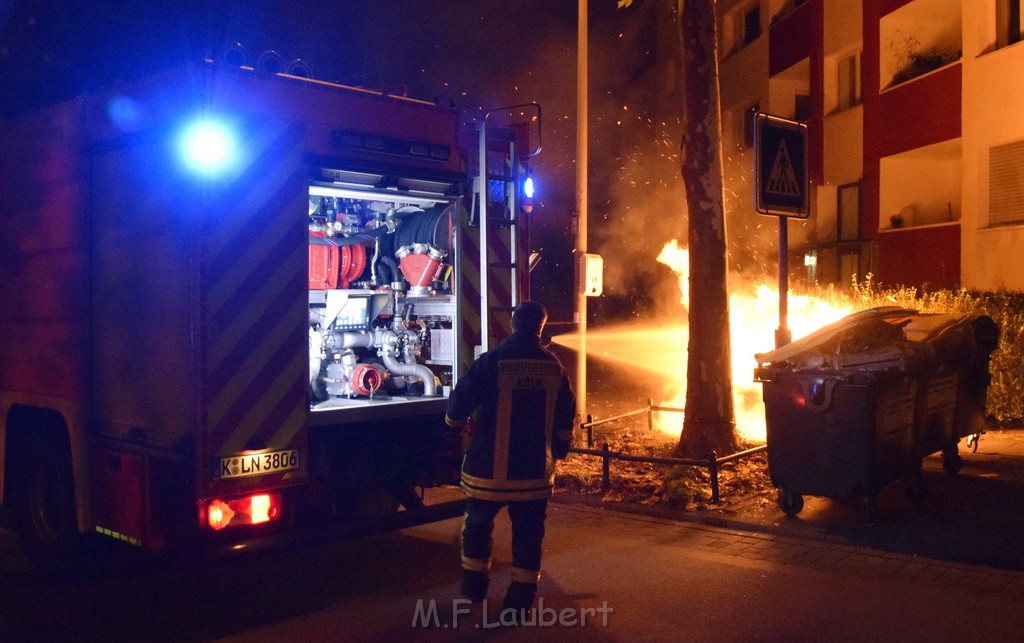 Mehrere Muell Sperrmuellbraende Köln Vingst Ansbacherstr P57.JPG - Miklos Laubert